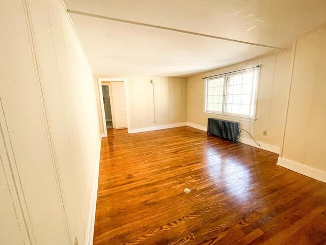 Building Photo - 705 E Seneca St