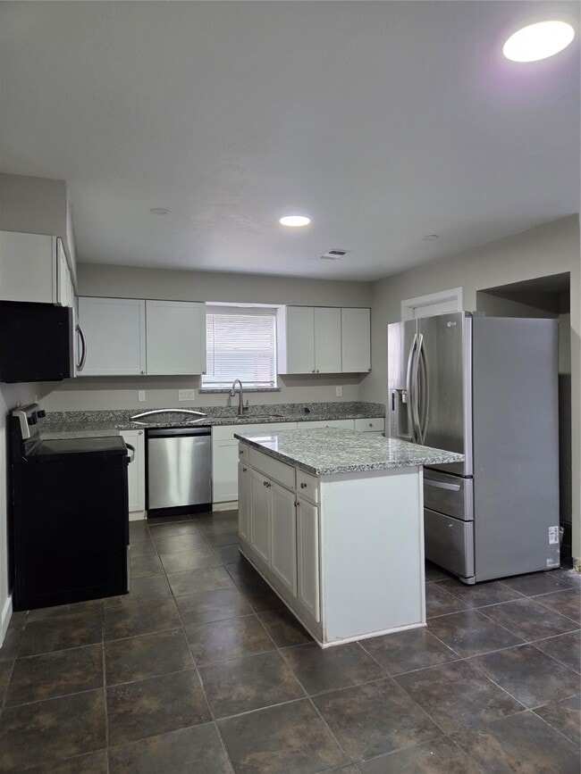 Photo - 9115 Woodleigh Dr