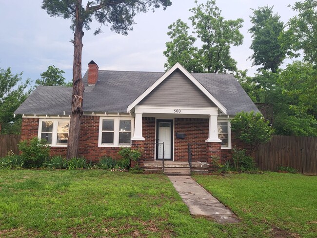 Cute 2 bedroom, 1 bathroom house located n... - Cute 2 bedroom, 1 bathroom house located n...