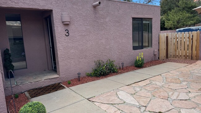 586 - 586 Apartment Unit 3