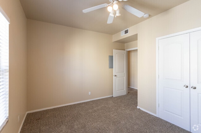 3BR 2BA - 1,066 Sf