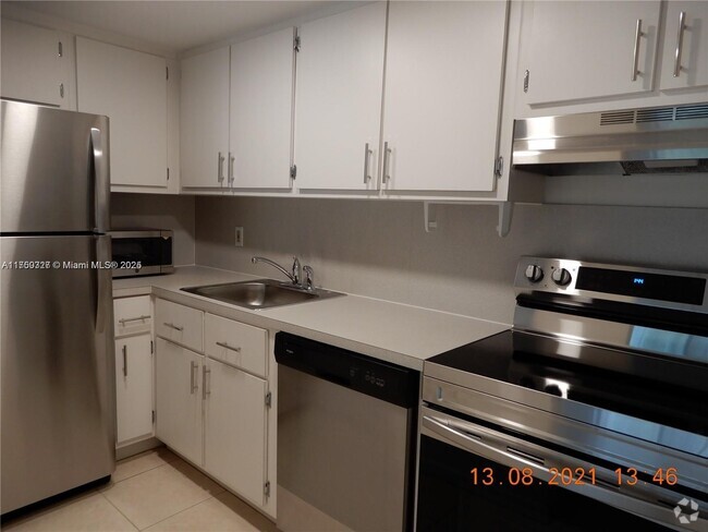 Building Photo - 13960 Lake Placid Ct Unit C25 Rental