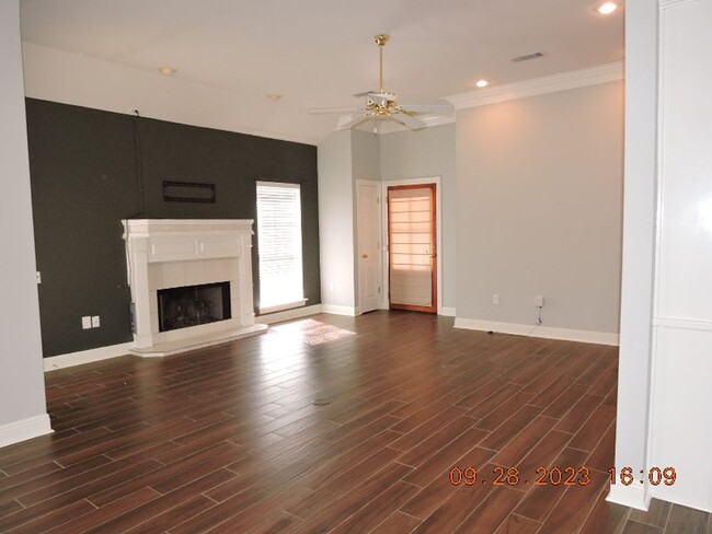 Photo - Desirable Greenbriar Hollow Subdivision