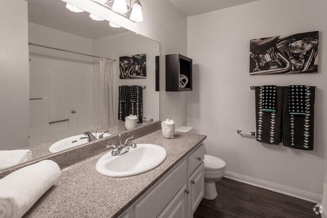 2BR, 2BA - 1026 SF