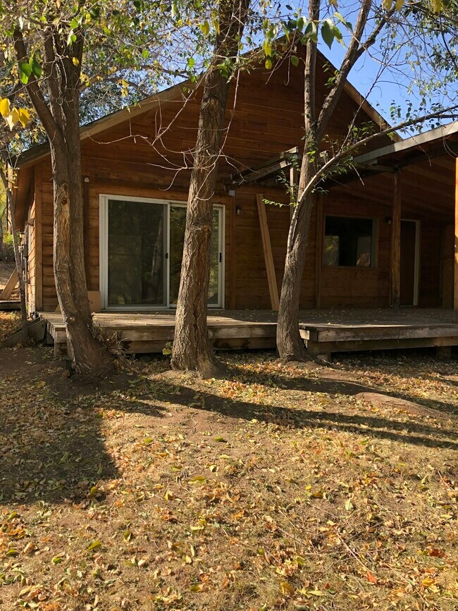 Photo - 706 Cowdin Dr