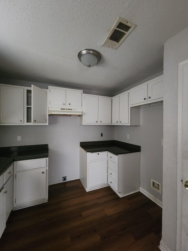 Photo - 281 Bond Ave