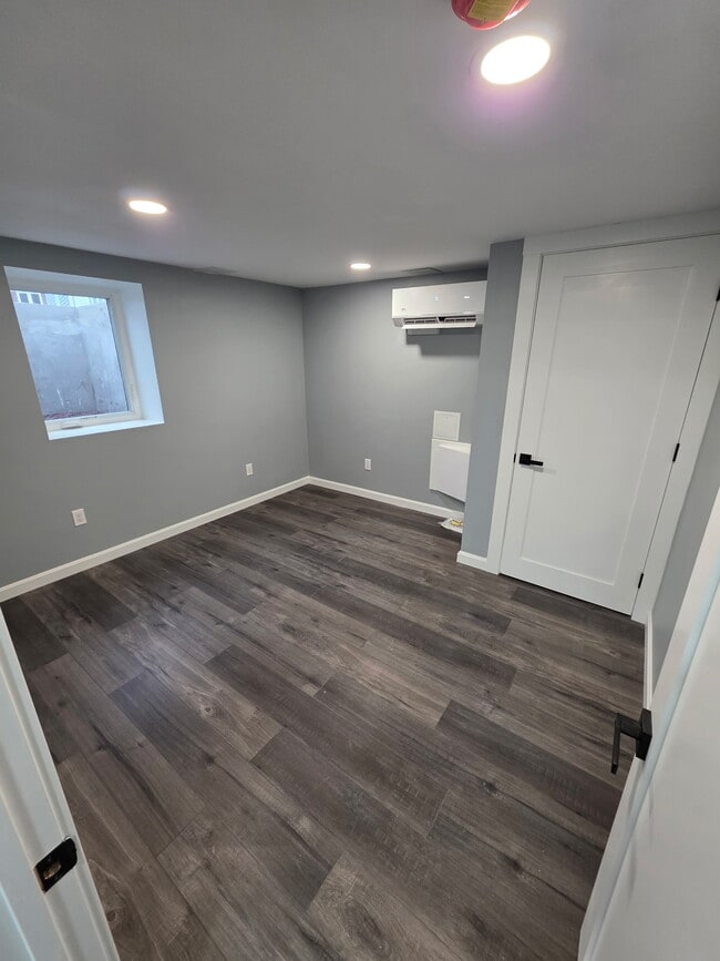 Photo - 1887 Washington Street Ext