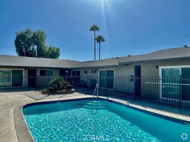 Building Photo - 685 E Vista Chino Unit 2 Rental