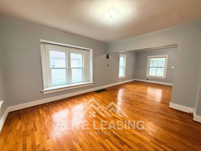 Photo - 528 NE Ohio Ave