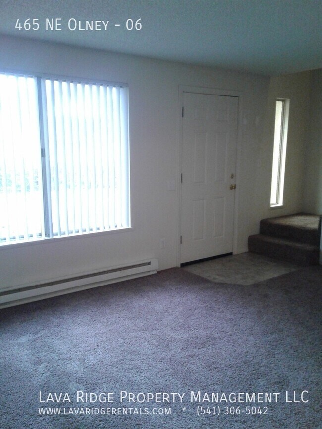 Photo - 465 NE Olney-06