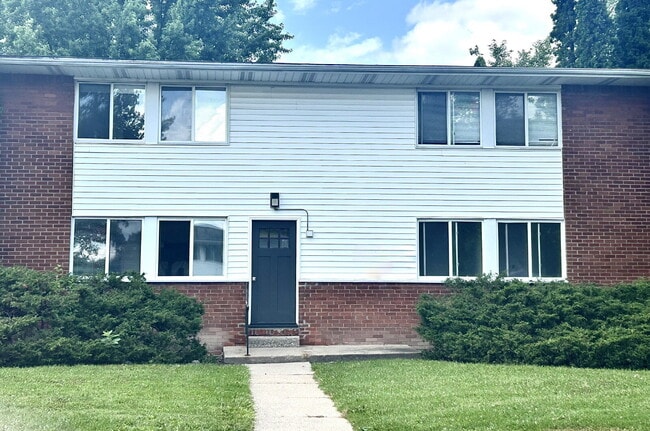 Building Photo - Available Now!  Fully renovated 1 bedroom ... Unit 1 Rental