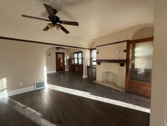 2860 N 47th St Unit 2860 Lower