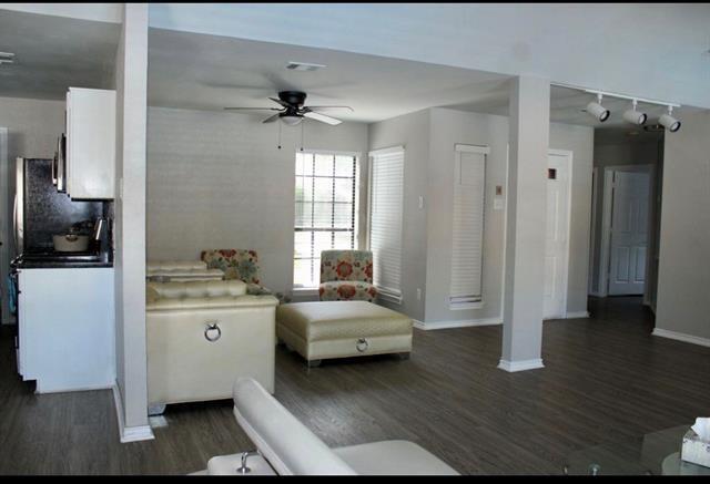 Photo - 808 Bridgewater Ln