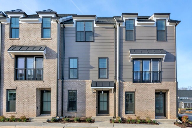 Light-Filled End-Unit Old Trail Townhome - Light-Filled End-Unit Old Trail Townhome