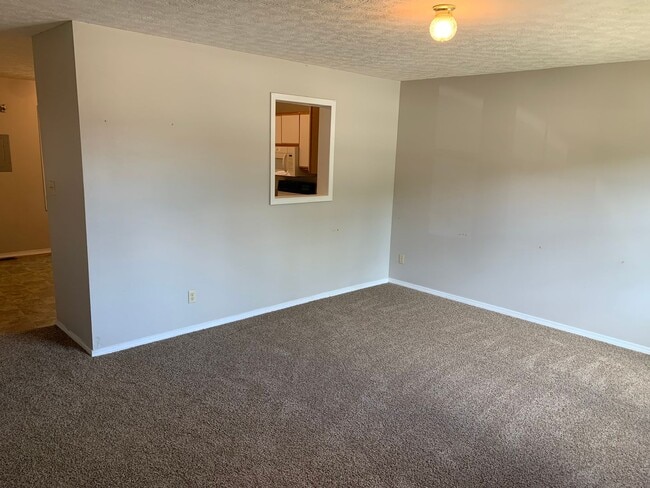 Photo - 3 bedroom, Spacious Townhouse: The Willows! Unit A2