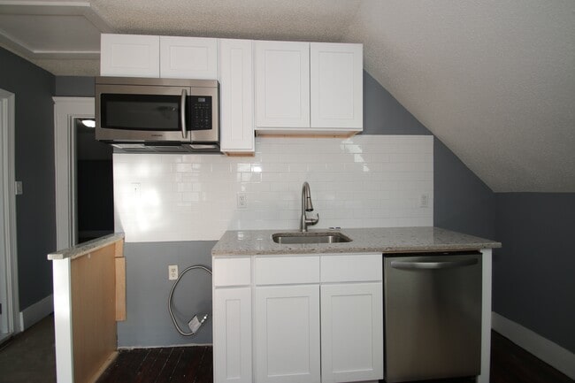 Photo - 168 Chatham St Unit 3rd Fl