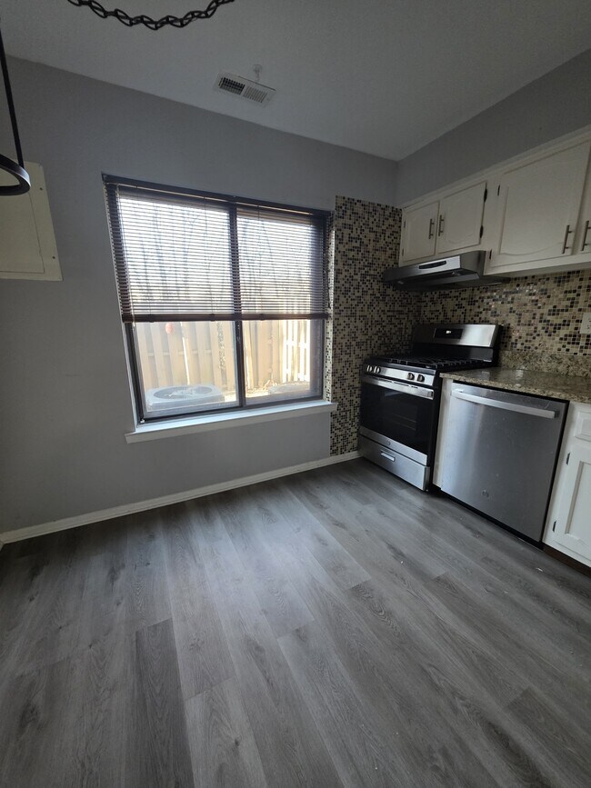 Photo - 122 Chelsea Cir