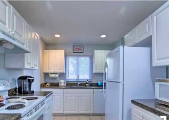 Photo - 13795 Yarmouth Dr