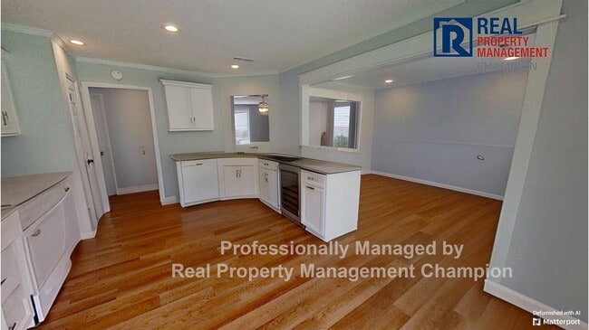 Photo - 4 BD/2.5 BA off Middle Sound Loop w/ Large...