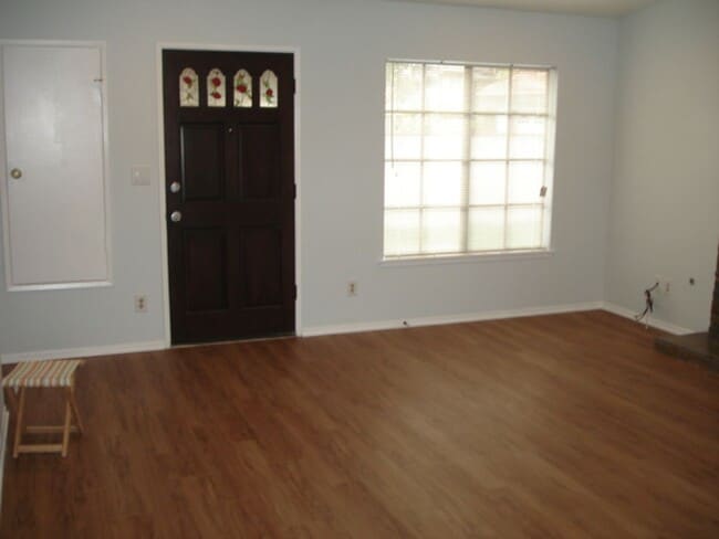 Photo - LEASE PENDING! 2 Bedroom Home in Valencia!