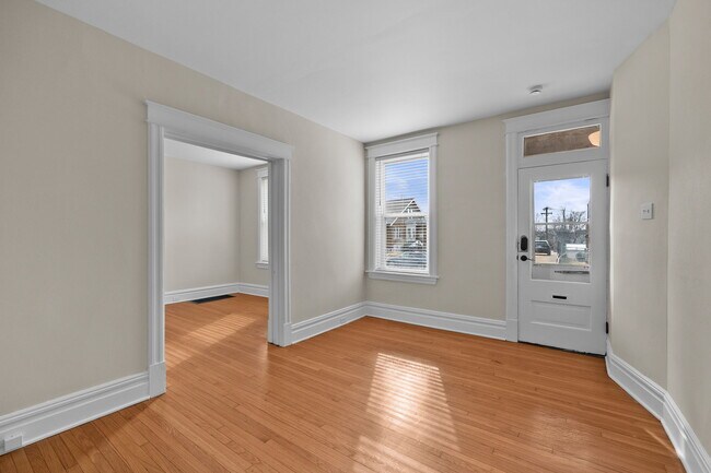 Photo - 6227 Victoria Ave Unidad 1st Floor