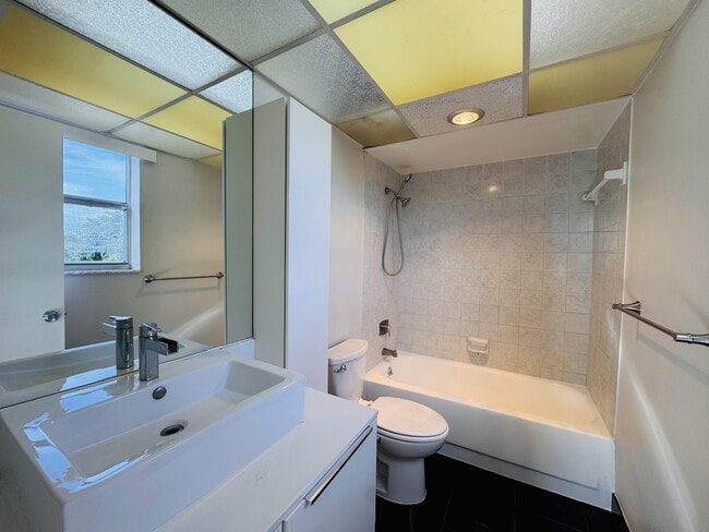 500 Executive Center Dr