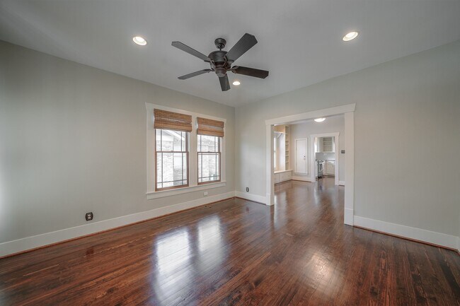 Photo - 1123 E 7th St