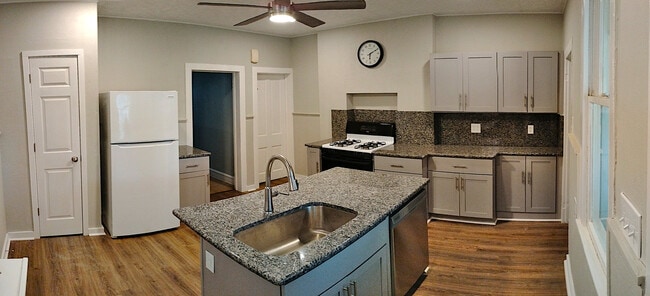 Building Photo - 167 S Sherman St Rental