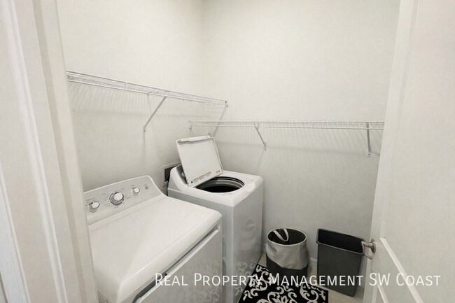 Photo - 2555 Vine Ave