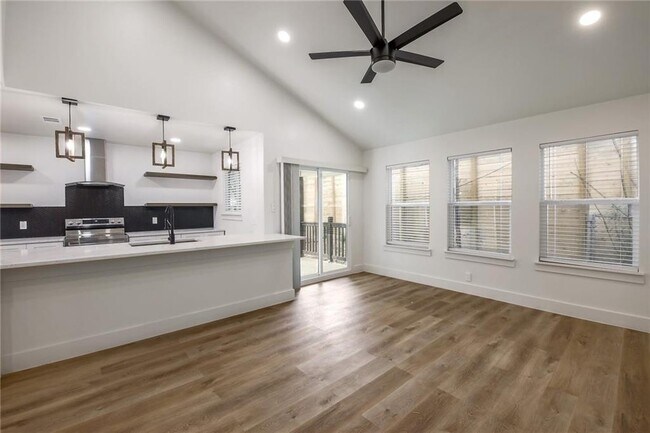Photo - 511 E 50th St