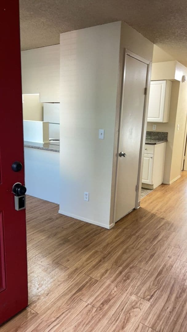 Photo - (858) Foxfire Apartments - 2 Bedroom / 1 Bathroom - Updated Unit 461-B (R)