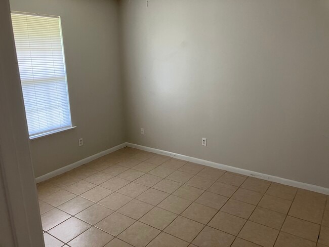 Photo - 720 E Nelson Ave