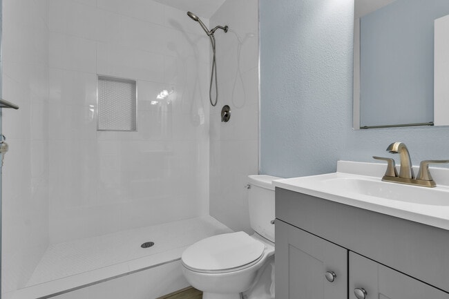 Photo - 725 N Royal Crest Cir Unit 237
