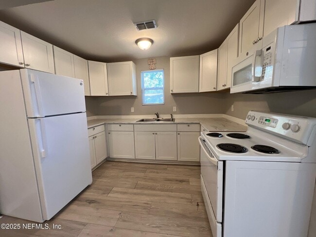 Photo - 3343 Nolan St