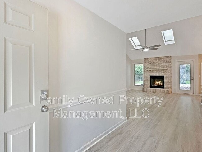 Photo - 105 Pryors Ln