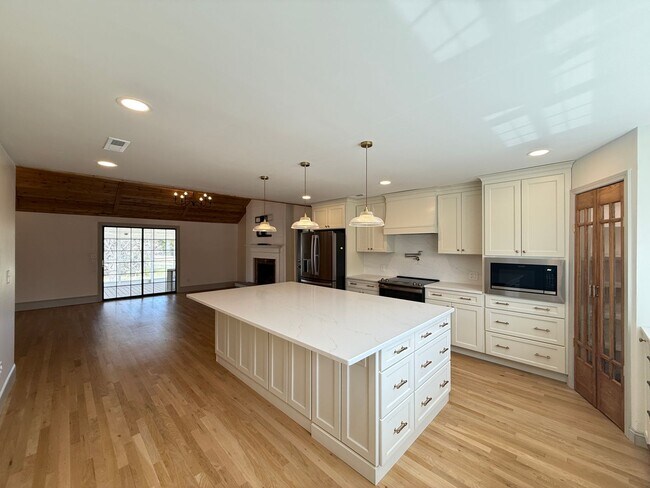 Photo - 1447 N Old Greensboro Rd