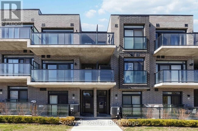 Photo - 266 Finch Ave E