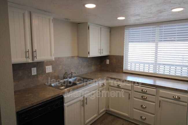 Photo - 1430 Vega Cir