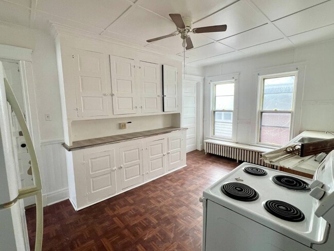 Photo - 163 Market St