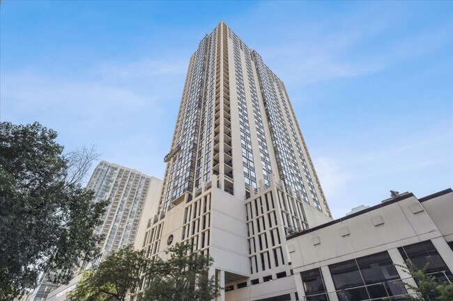 Building Photo - 1122 N Clark St Unit 1403