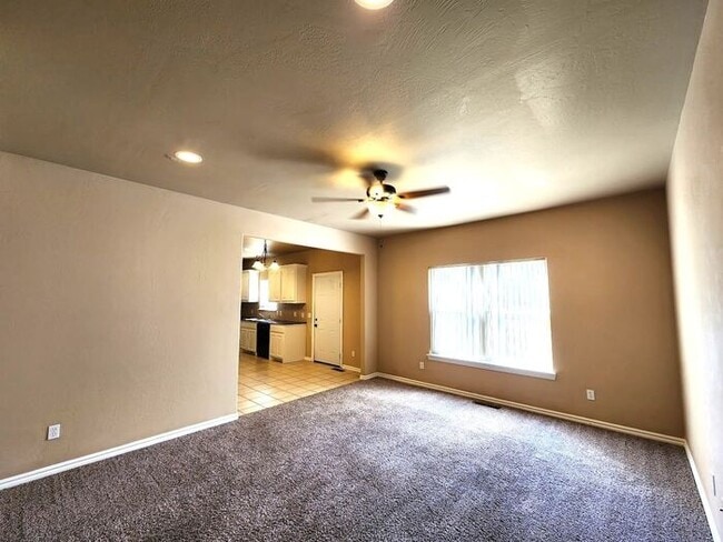 Photo - 4 Bed 2 Bath 2 Car Garage Executive Duplex in the Oxford Park Addition