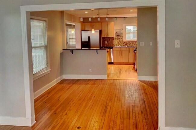 Photo - 5010 Shoalwood Ave