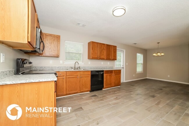 Photo - 515 Abercorn Ct