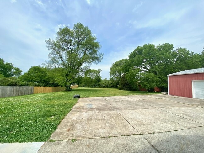 Photo - 462 Lanier Dr