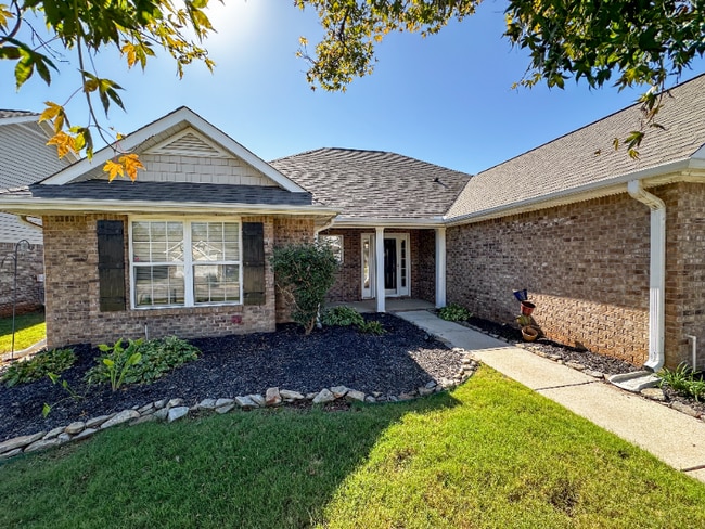 Photo - 118 Artesian Ln NW