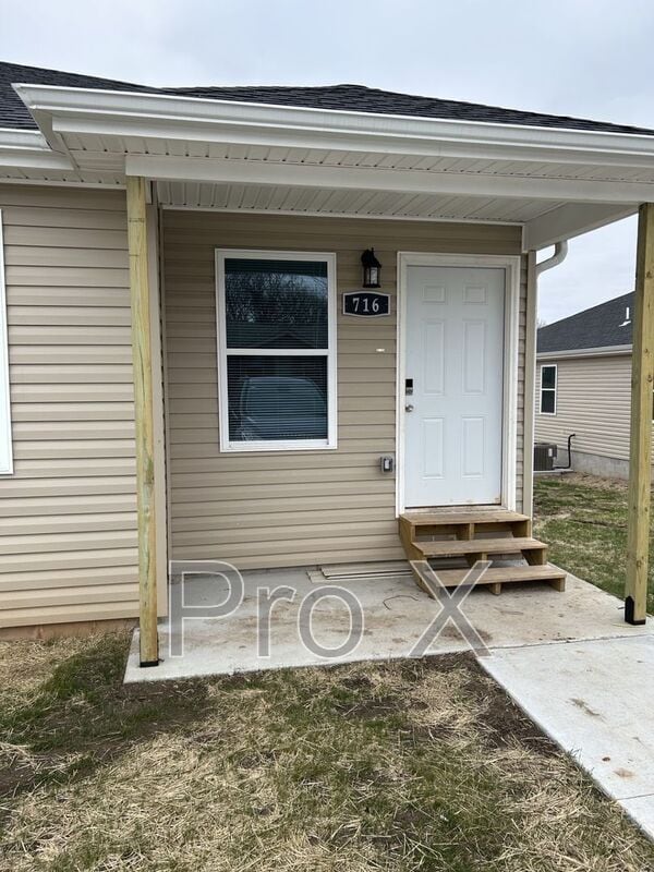 Photo - 716 Columbus St Unit B