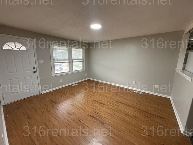 Photo - $1100 - 3 bedroom / 1 bathroom - Single Family Home