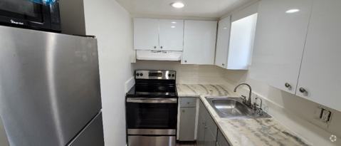 Building Photo - 212 SE 9th Ave Rental