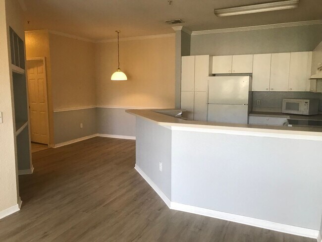 Photo - 3751CR#2333(100) Unit 2333