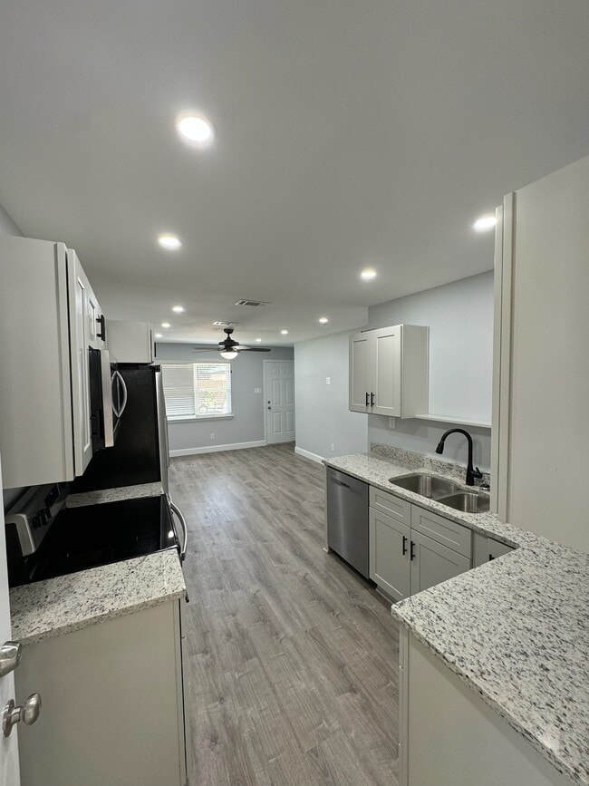 Photo - 1107 S Wilson St Unidad 1107 S Wilson St